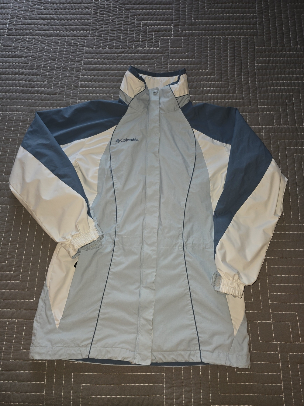 Women's Columbia Jacket With Detachable Hood.